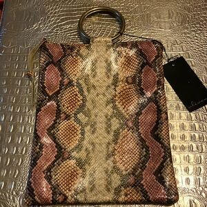 Beautiful snake 🐍 print purse.
